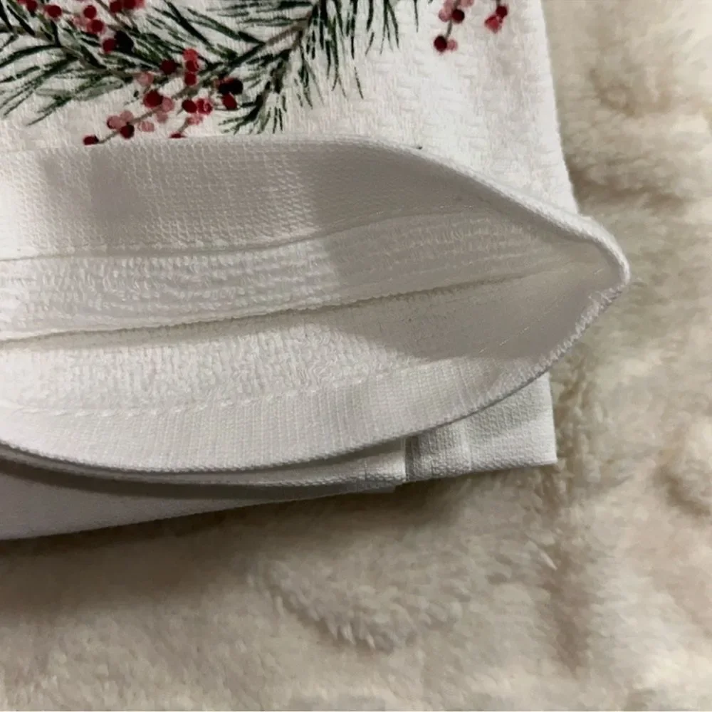 MARTHA STEWART White Gold Red Wreath Green Cotton Kitchen 3 Towel Gift Set